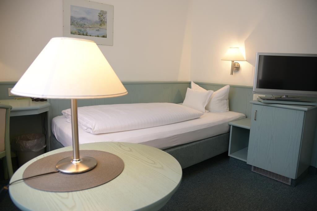 Hotel Till Eulenspiegel - Nichtrauchhotel - Garni Вюрцбург Экстерьер фото